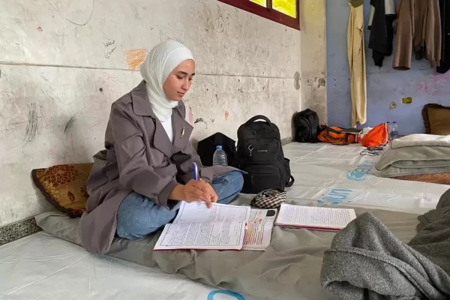 الطالبة لانا الوكيل من قطاع غزة تحصل على معدل 98.6 في الثانوية العامة